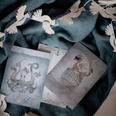 Mrs. Mighetto Water Crew İkili Kartpostal (10x15 cm)