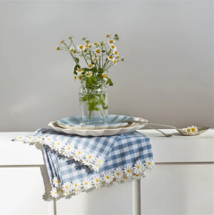 Meri Meri - Daisy Edge Gingham Napkins - Papatya Detaylı Pötikare Kumaş Peçeteler - 4'Lü