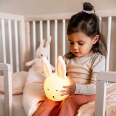 Trixie Gece Lambası, Mrs. Rabbit