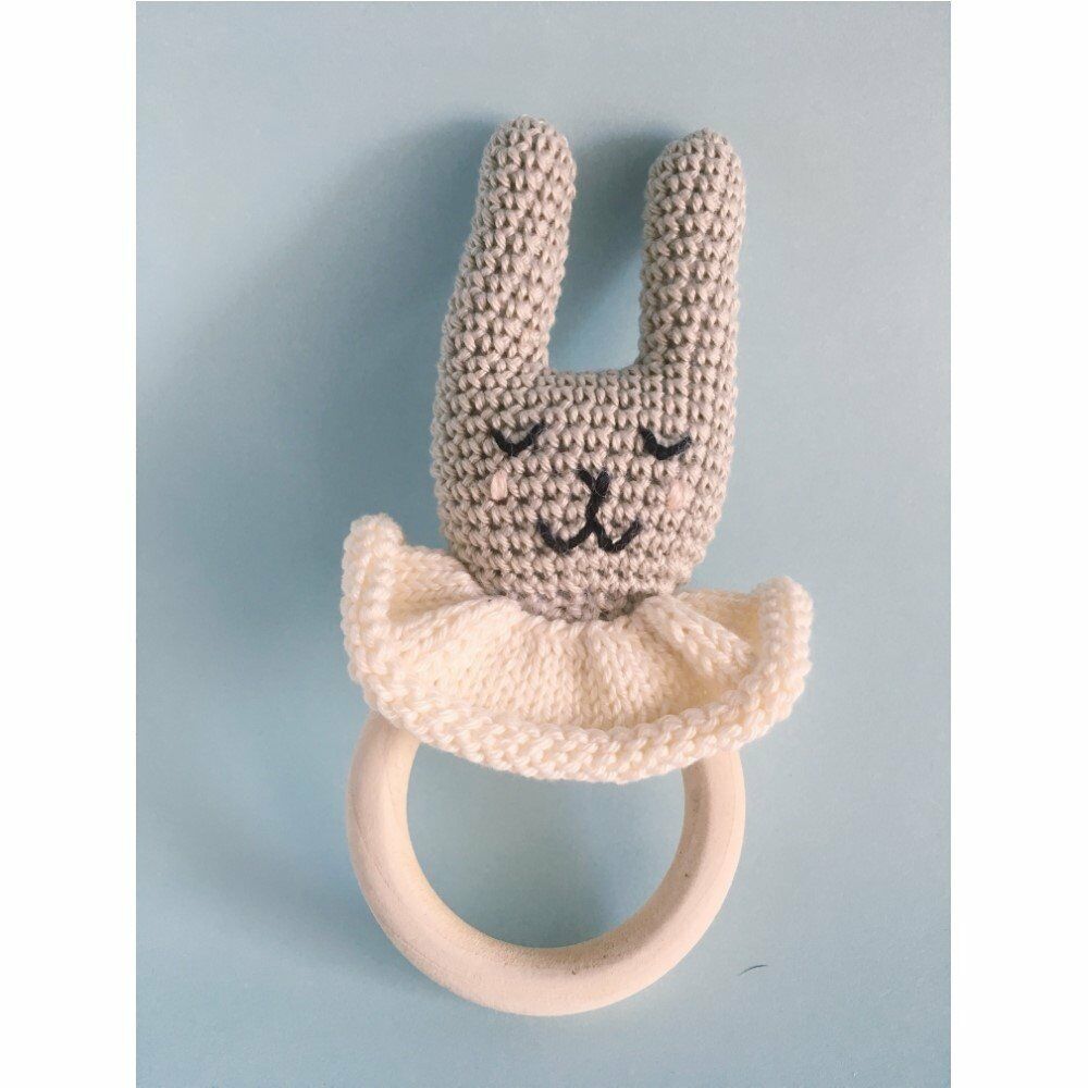 Fırfırlı Tavşan Örgü Diş Kaşıyıcı, Ahşap Halkalı